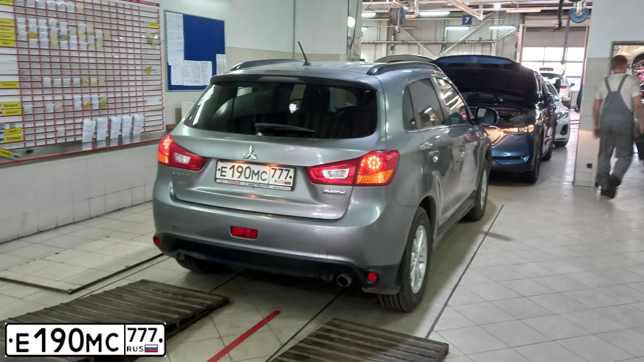 Фото автомобиля MITSUBISHI ASX, 2014 — госномер Е190МС777. Цвет: Серый