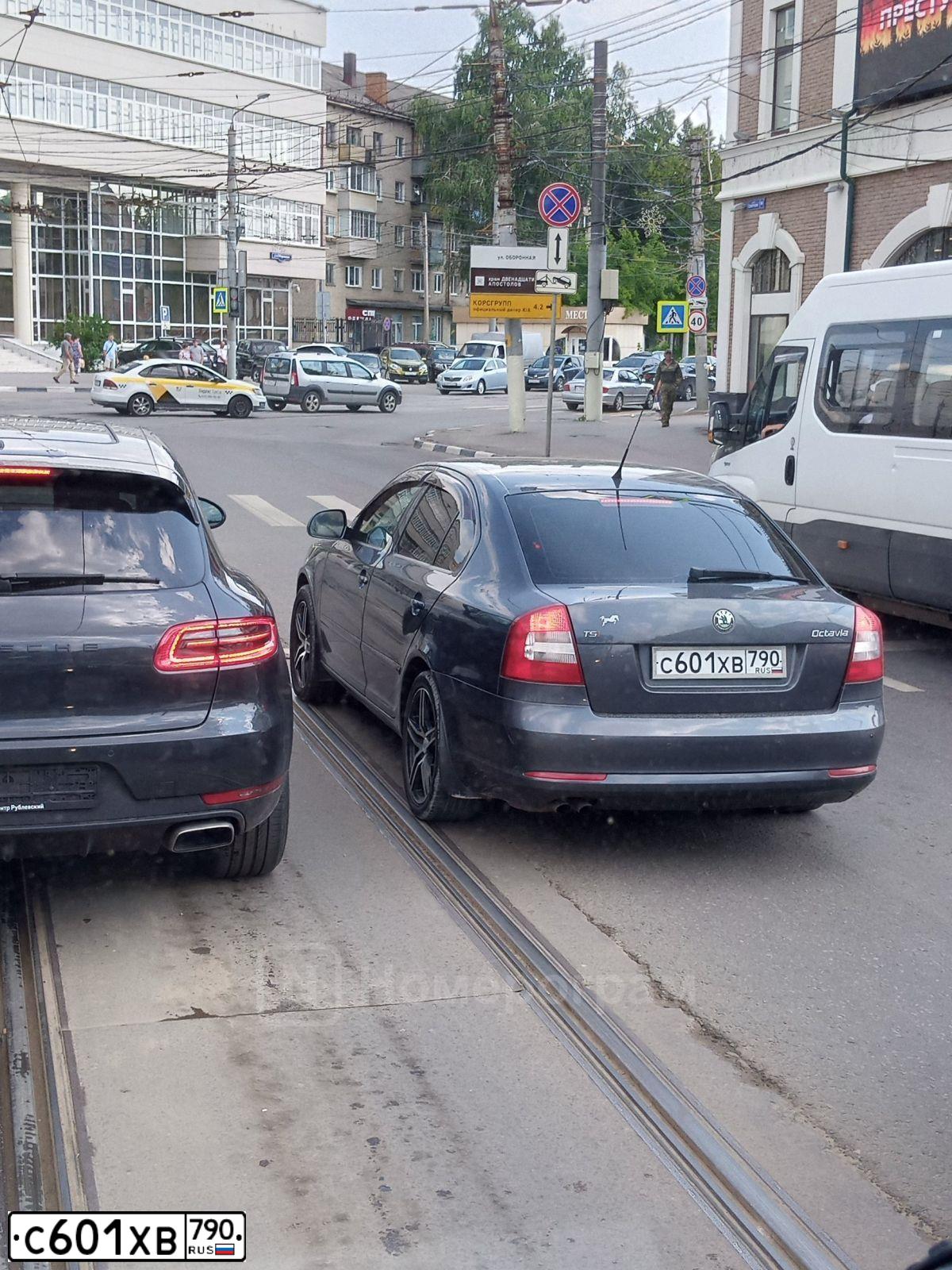 Фото автомобиля SKODA OCTAVIA, 2010 — госномер С601ХВ790. Цвет: ТЕМНО-СЕРЫЙ
