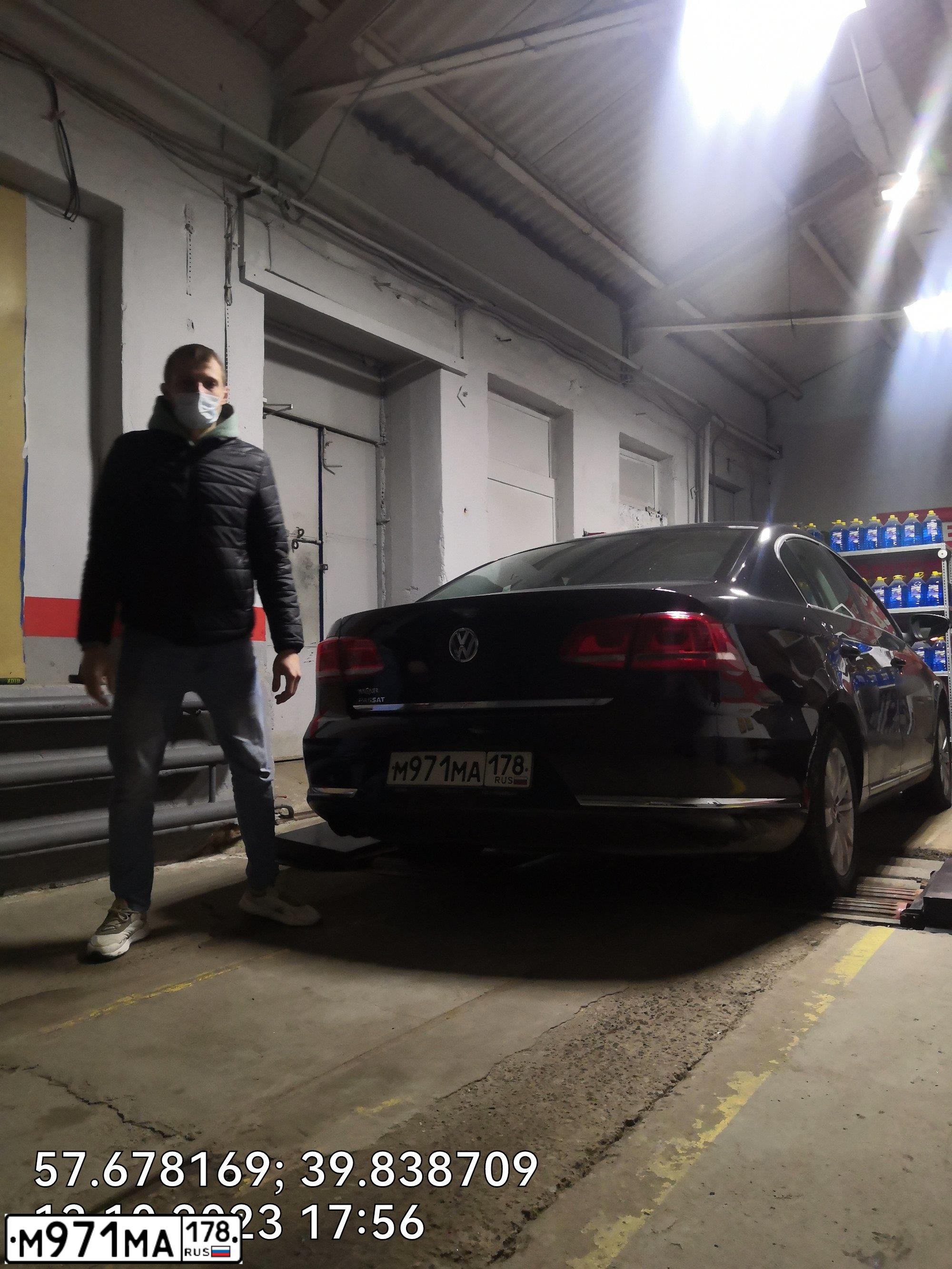 Фото автомобиля VOLKSWAGEN PASSAT, 2012 — госномер Н979АС76. Цвет: ЧЕРНЫЙ