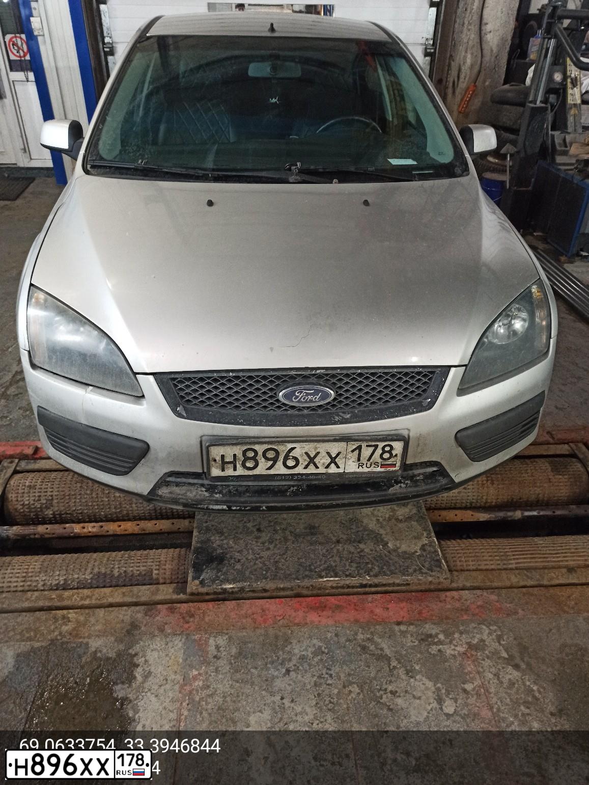 Фото автомобиля FORD D FOCUS, 2006 — госномер А989ХУ51. Цвет: Серебристый