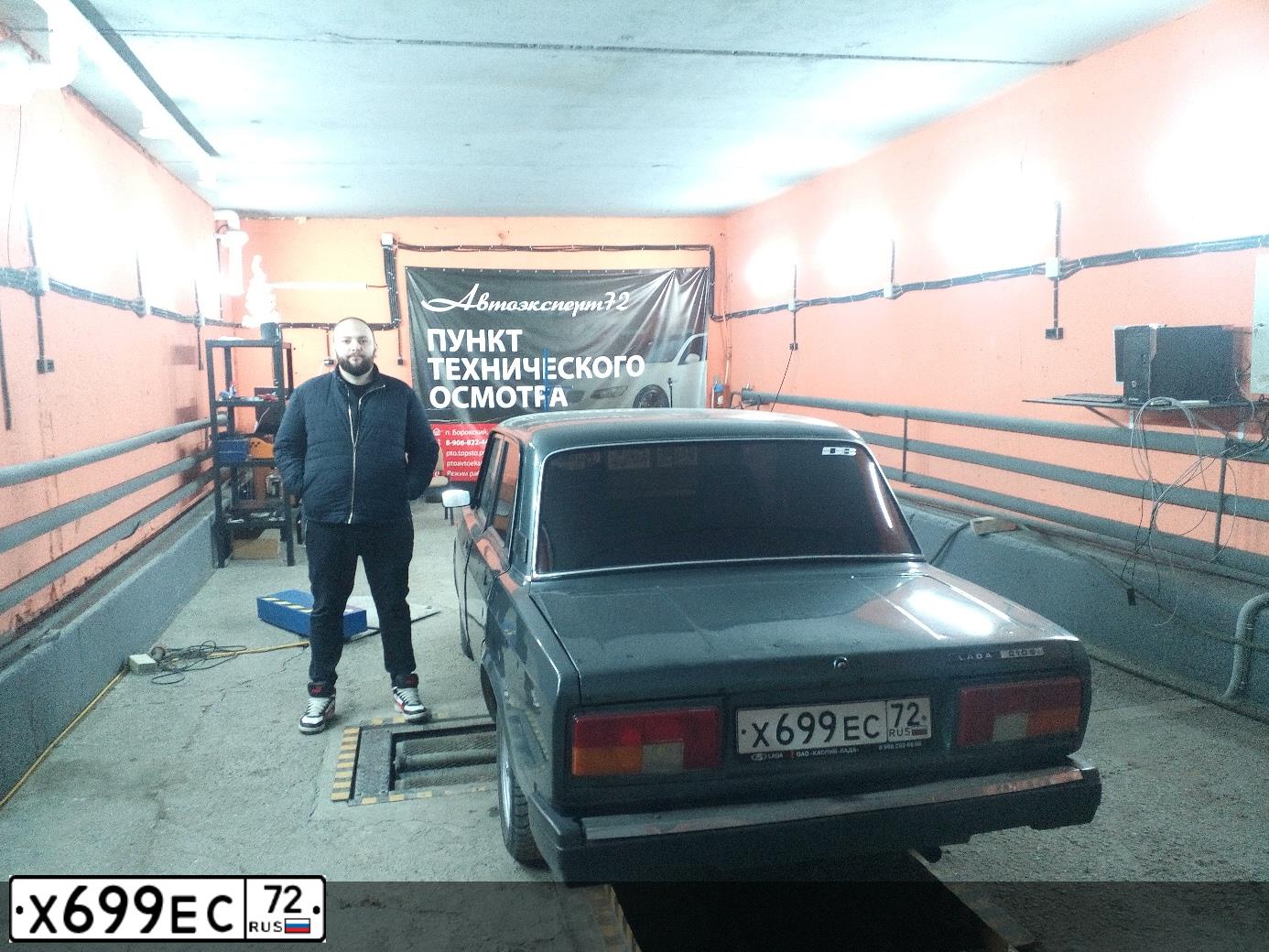 Фото автомобиля LADA 2105, 2010 — госномер Х584ОЕ196. Цвет: Серо-сине-зеленый