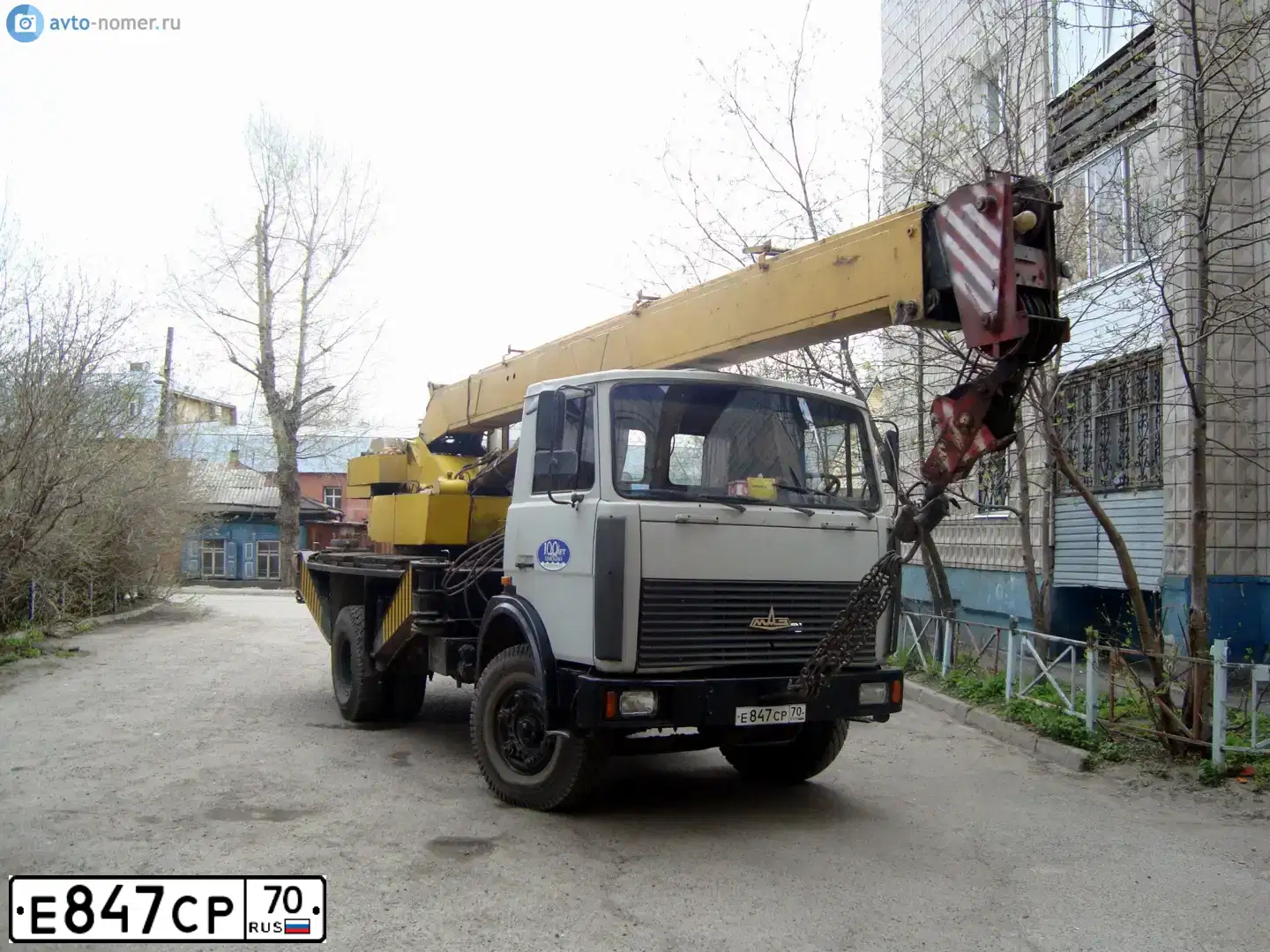 Фото автомобиля MAZ 5337 /4X2/, 2001 — госномер Е847СР70. Цвет: СВЕТЛО-СЕРЫЙ