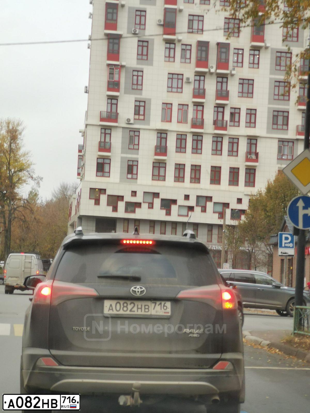 Фото автомобиля TOYOTA RAV4, 2017 — госномер А082НВ716. Цвет: ЧЕРНЫЙ МЕТАЛЛИК