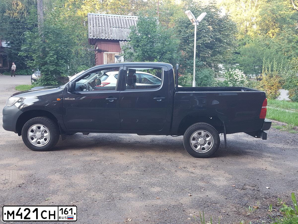 Фото автомобиля TOYOTA HILUX, 2012 — госномер Т404КН67. Цвет: ЧЕРНЫЙ