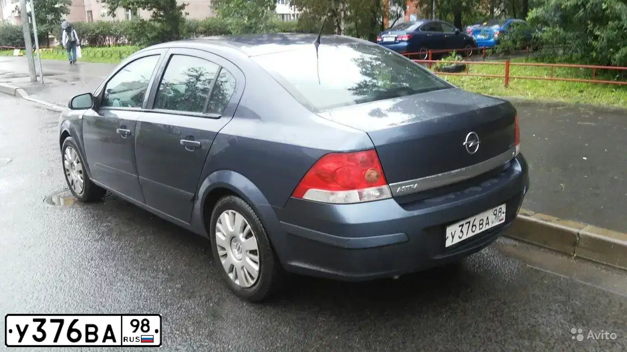 Фото автомобиля OPEL ASTRA, 2008 — госномер Р246АУ40. Цвет: ТЕМНО-СЕРЫЙ