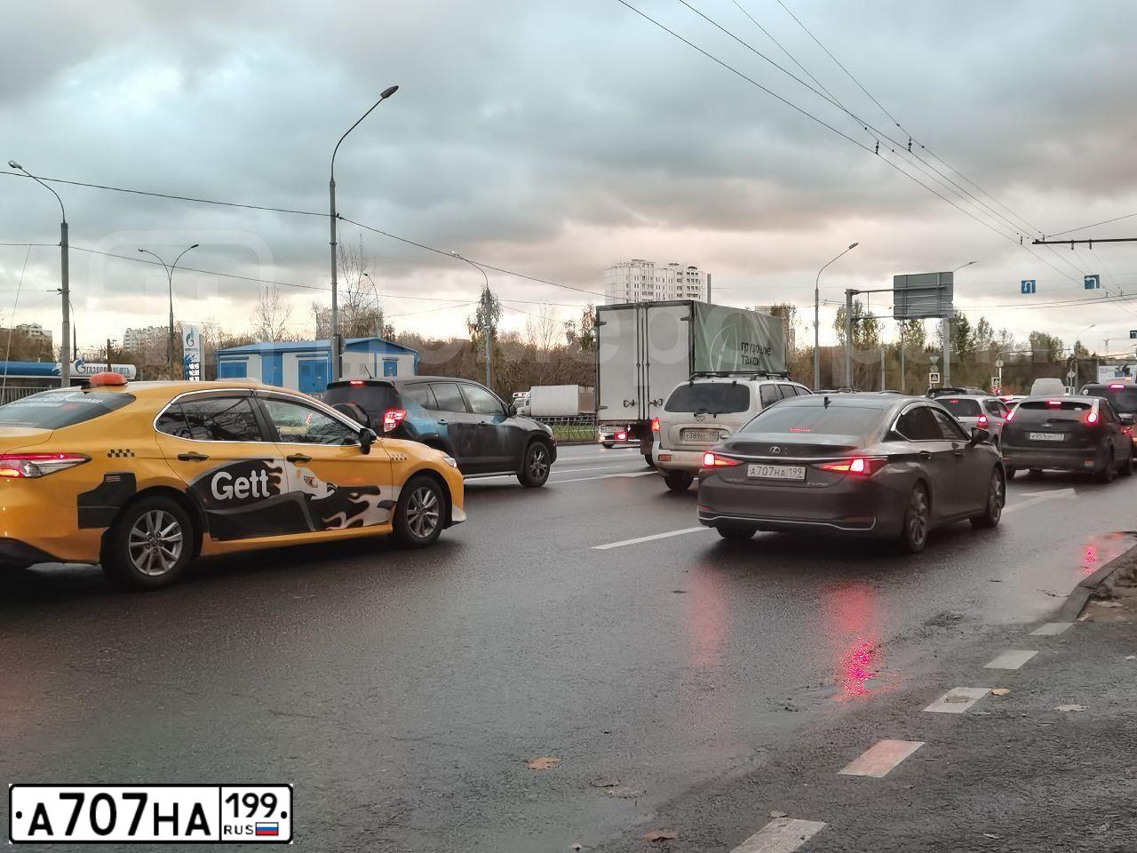 Фото автомобиля TOYOTA LANDCRUISER 200, 2011 — госномер М919ТХ799. Цвет: Серый