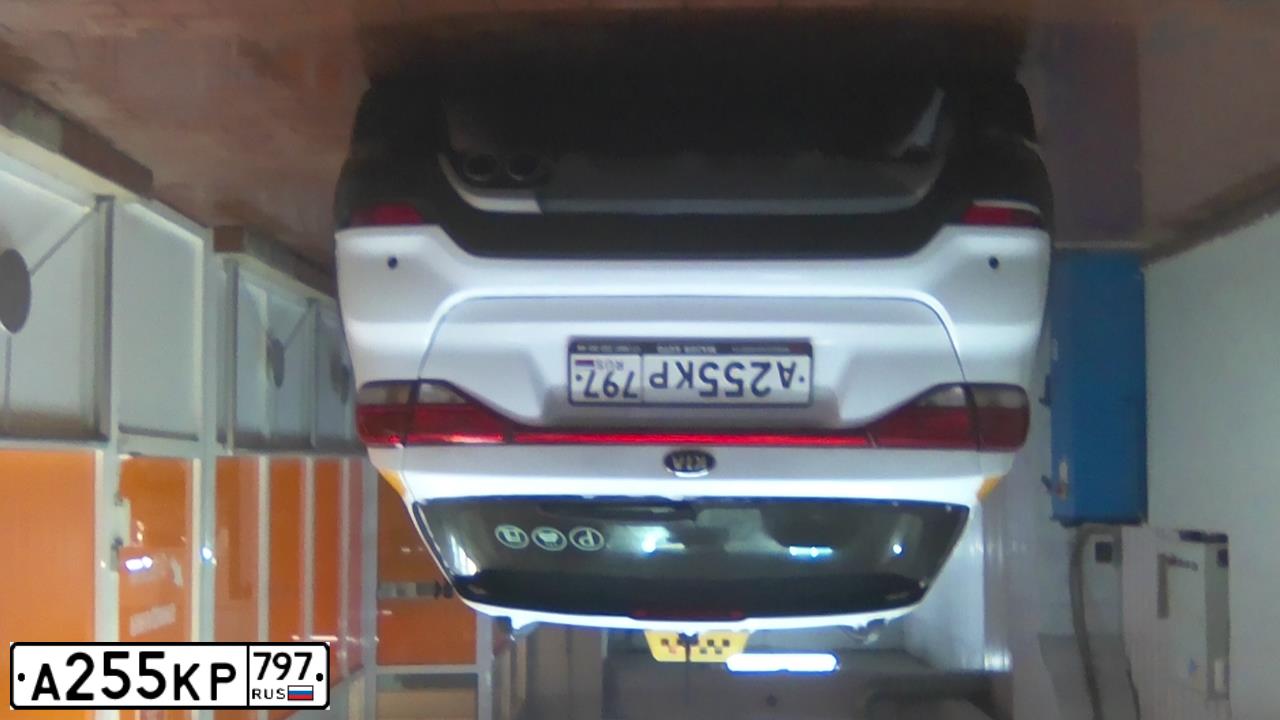 Фото автомобиля KIA RIO, 2018 — госномер А255КР797. Цвет: БЕЛЫЙ ЖЕЛТЫЙ СЕРЫЙ