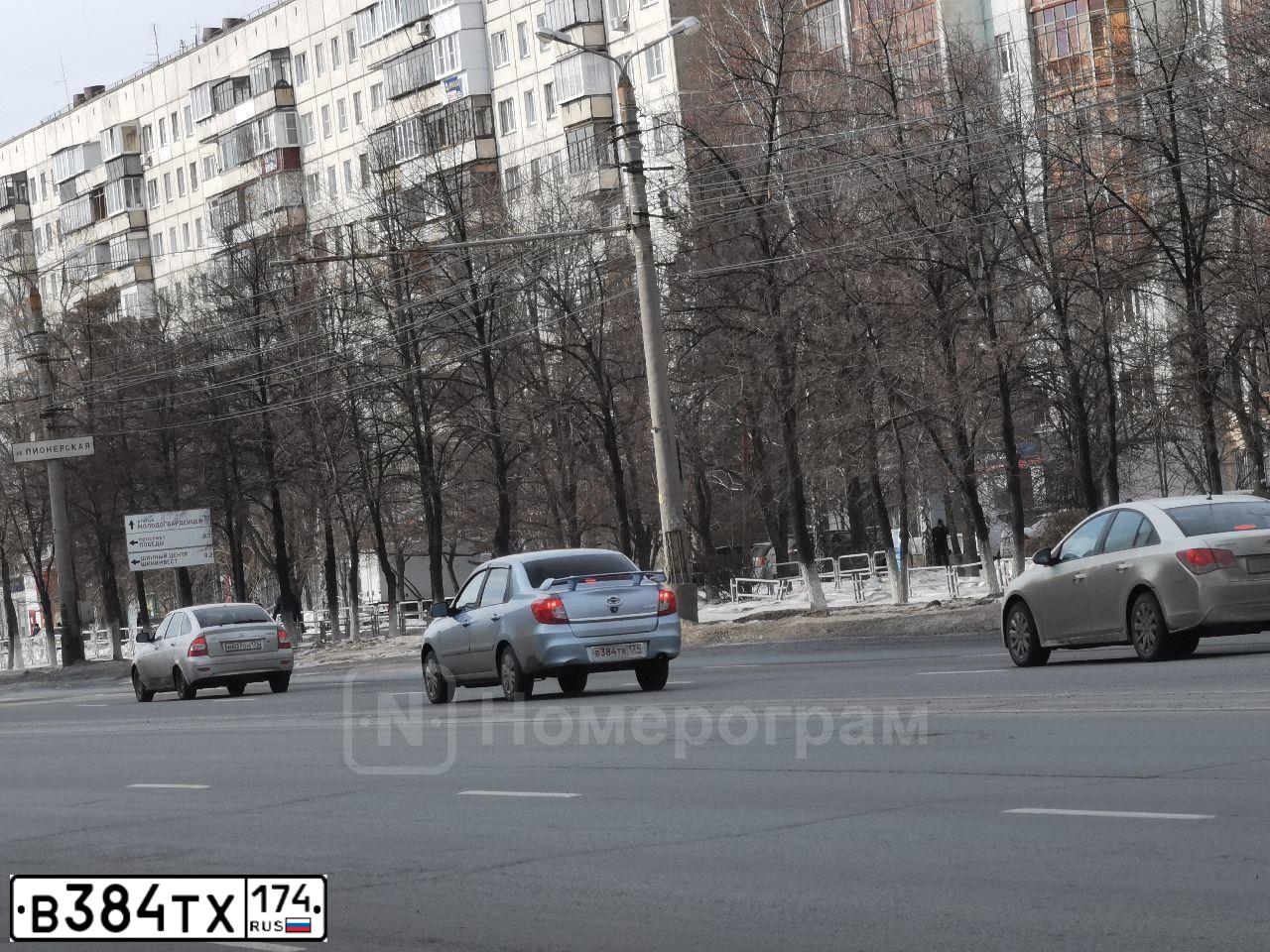 Фото автомобиля RENAULT DUSTER, 2016 — госномер В384ТХ174. Цвет: ТЕМНО-КОРИЧНЕВЫЙ
