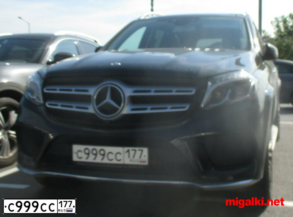 Фото автомобиля MERCEDES GL-KLASSE, 2016 — госномер М999РХ05. Цвет: ЧЕРНЫЙ