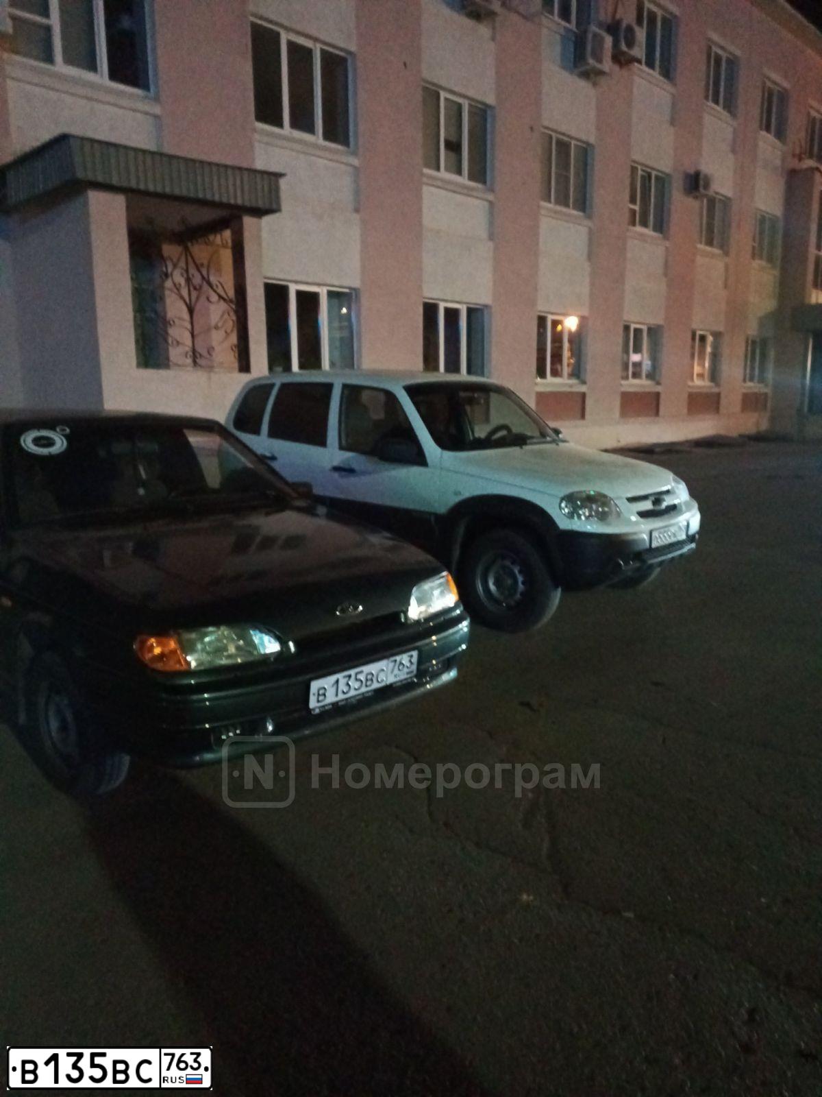 Фото автомобиля LADA 2114 SAMARA, 2010 — госномер В135ВС763. Цвет: Серо-сине-зеленый