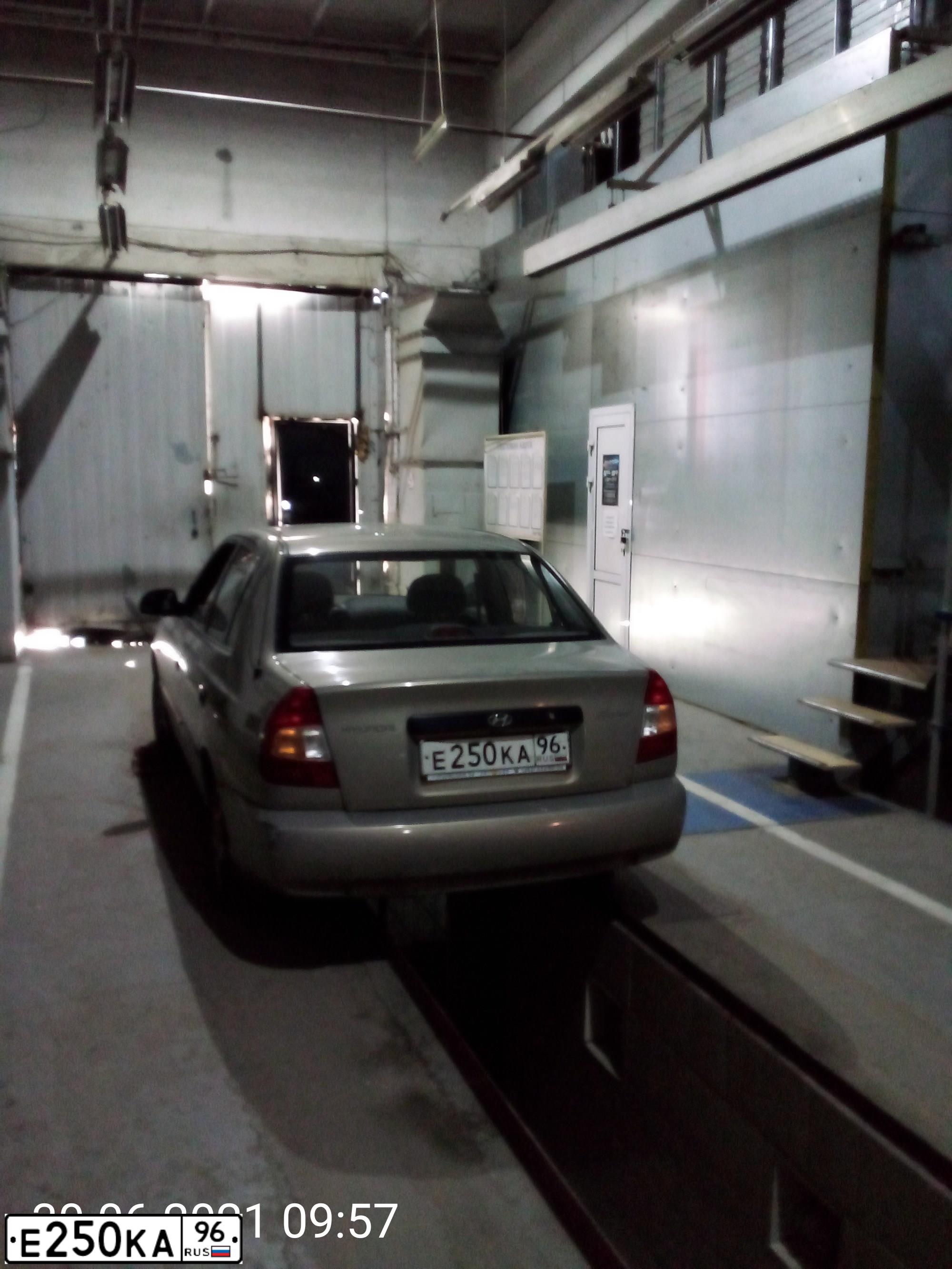Фото автомобиля TAGAZ ACCENT, 2008 — госномер Е250КА96. Цвет: СВЕТЛО БЕЖЕВЫЙ