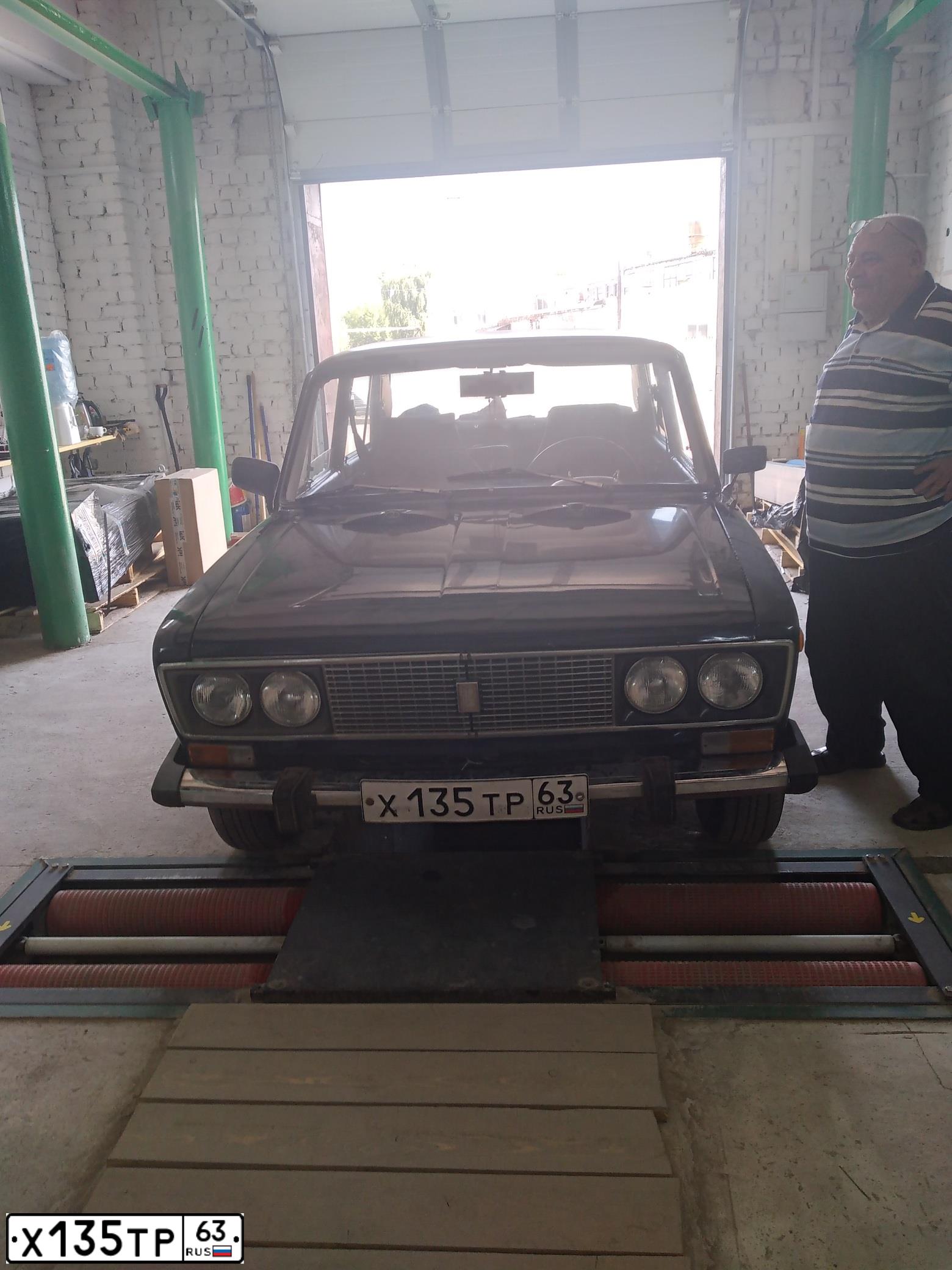 Фото автомобиля LADA 2106, 1991 — госномер Х135ТР63. Цвет: ТЕМНО-СИНИЙ