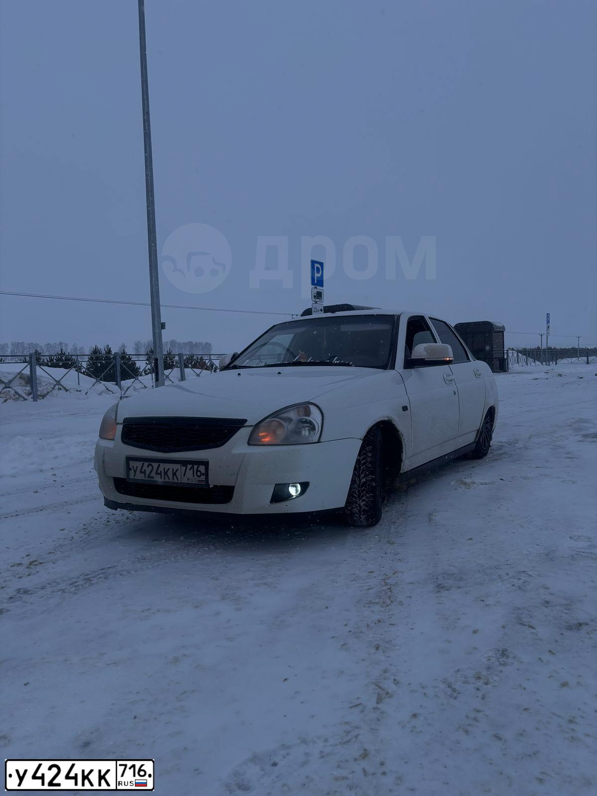 Фото автомобиля VOLKSWAGEN TOUAREG, 2003 — госномер У424КК716. Цвет: СЕРЫЙ