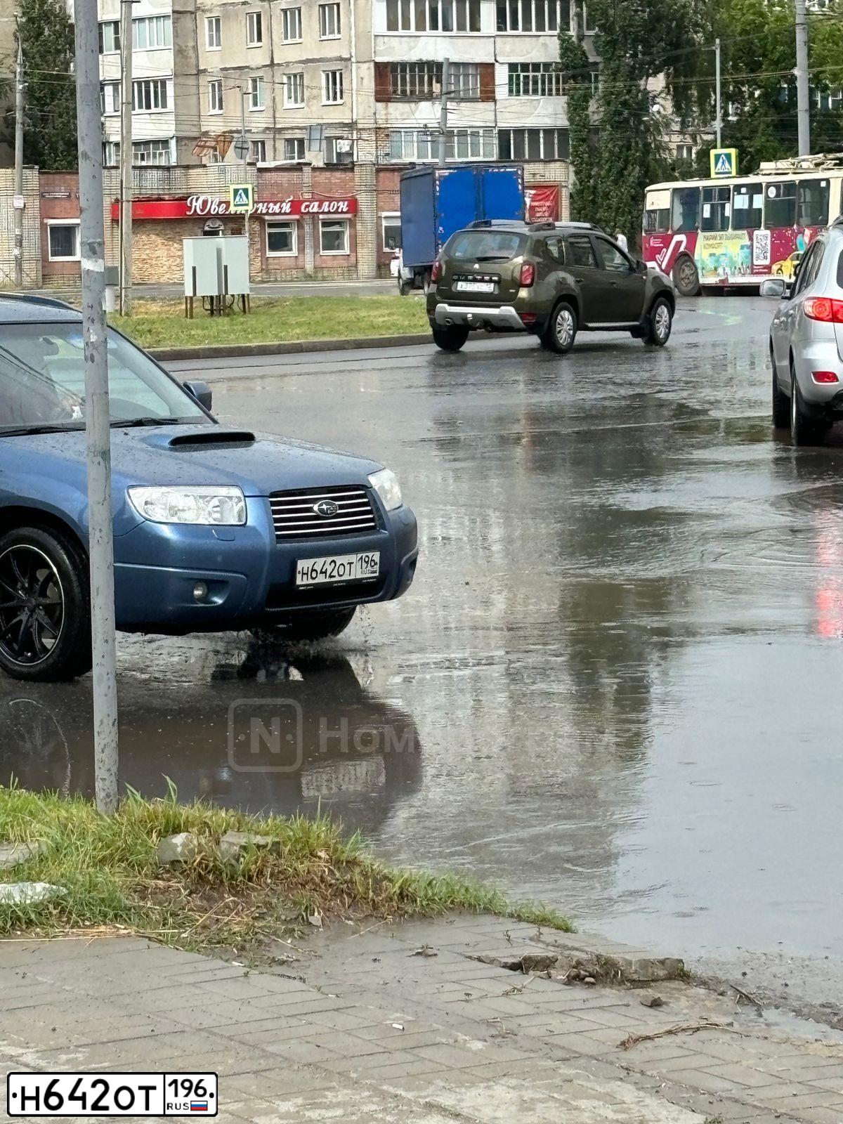 Фото автомобиля SUBARU FORESTER, 2006 — госномер Н642ОТ196. Цвет: синий