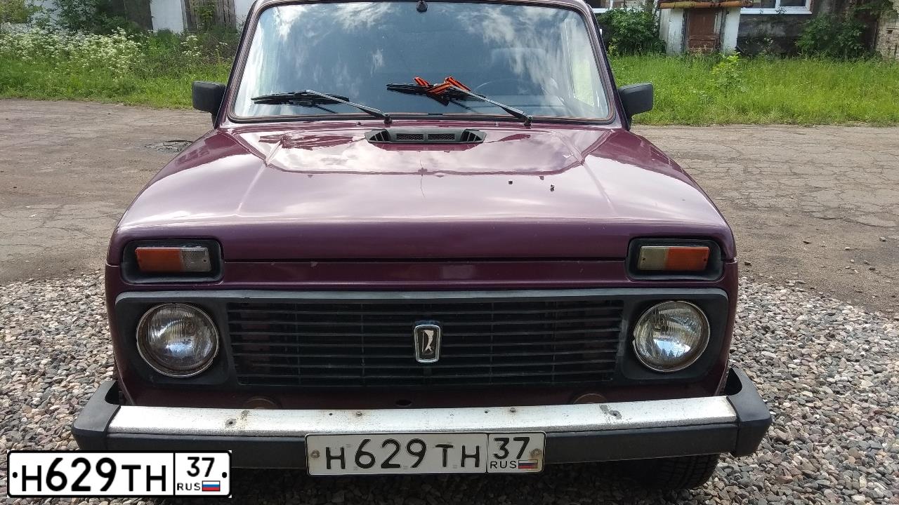 Фото автомобиля LADA 2121 NIVA, 1996 — госномер Р121ОА77. Цвет: ГРАНАТ