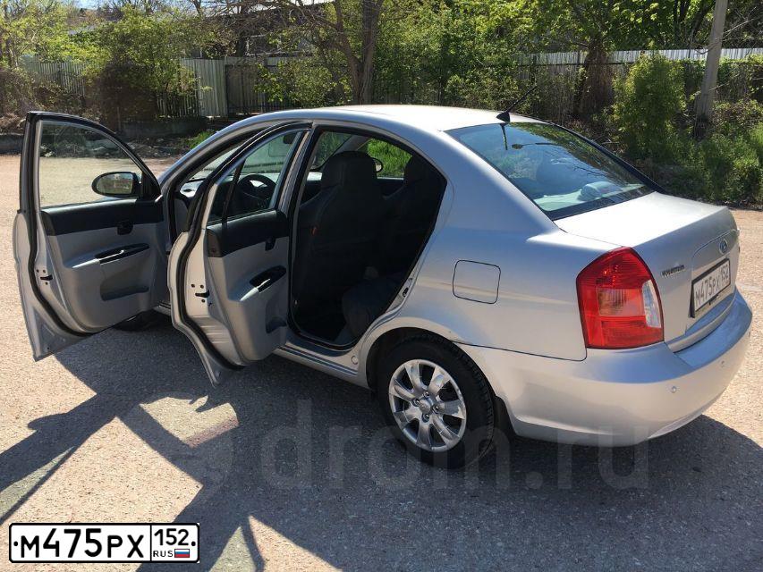 Фото автомобиля HYUNDAI VERNA, 2007 — госномер А567ТО92. Цвет: СВЕТЛО-СЕРЫЙ