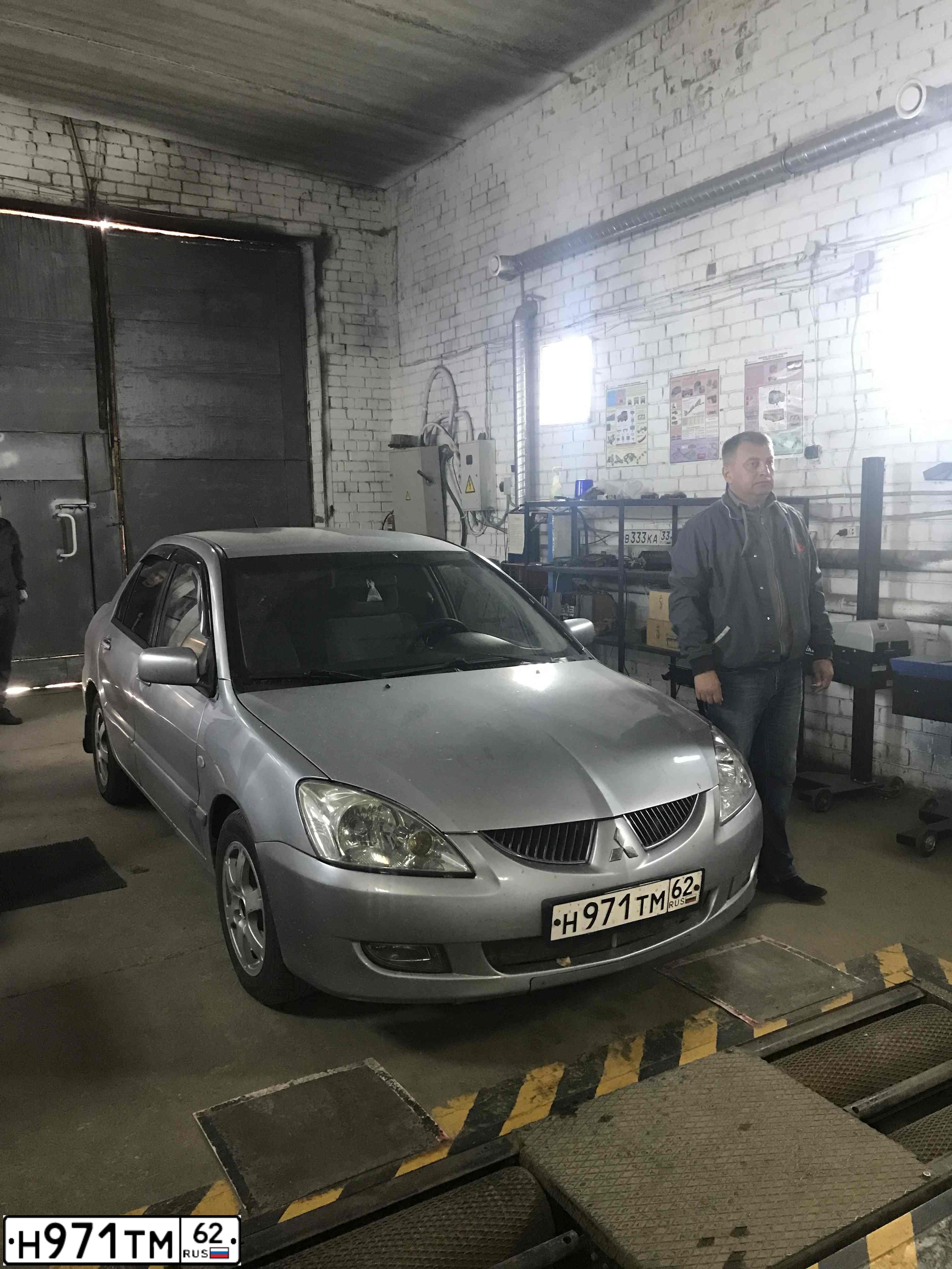 Фото автомобиля MITSUBISHI LANCER, 2005 — госномер Т014ТУ790. Цвет: Серебристый