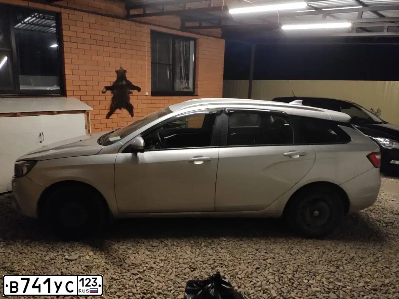 Фото автомобиля LADA VESTA, 2018 — госномер В741УС123. Цвет: СЕРЕБРИСТЫЙ