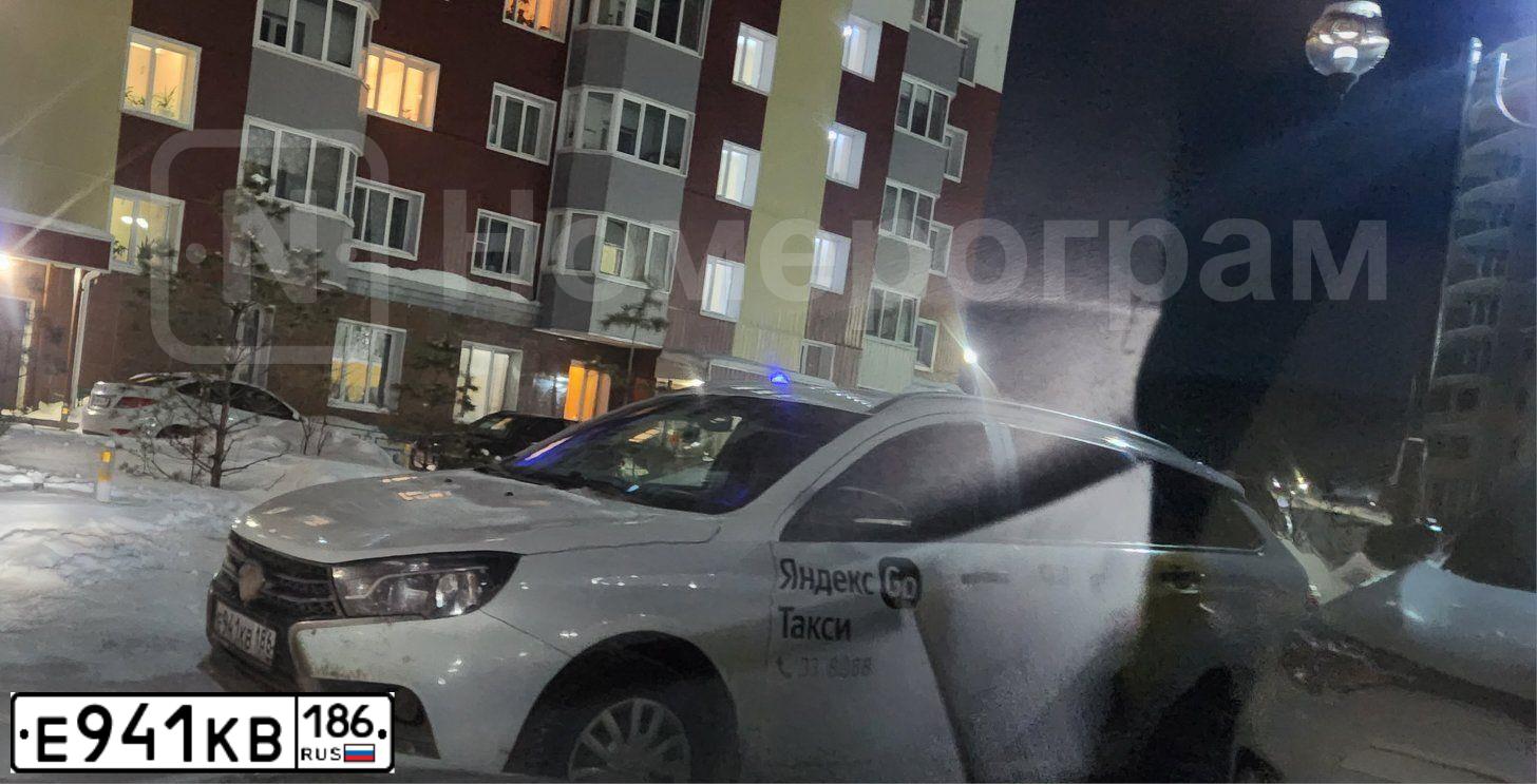 Фото автомобиля LADA VESTA, 2020 — госномер Е941КВ186. Цвет: Белый