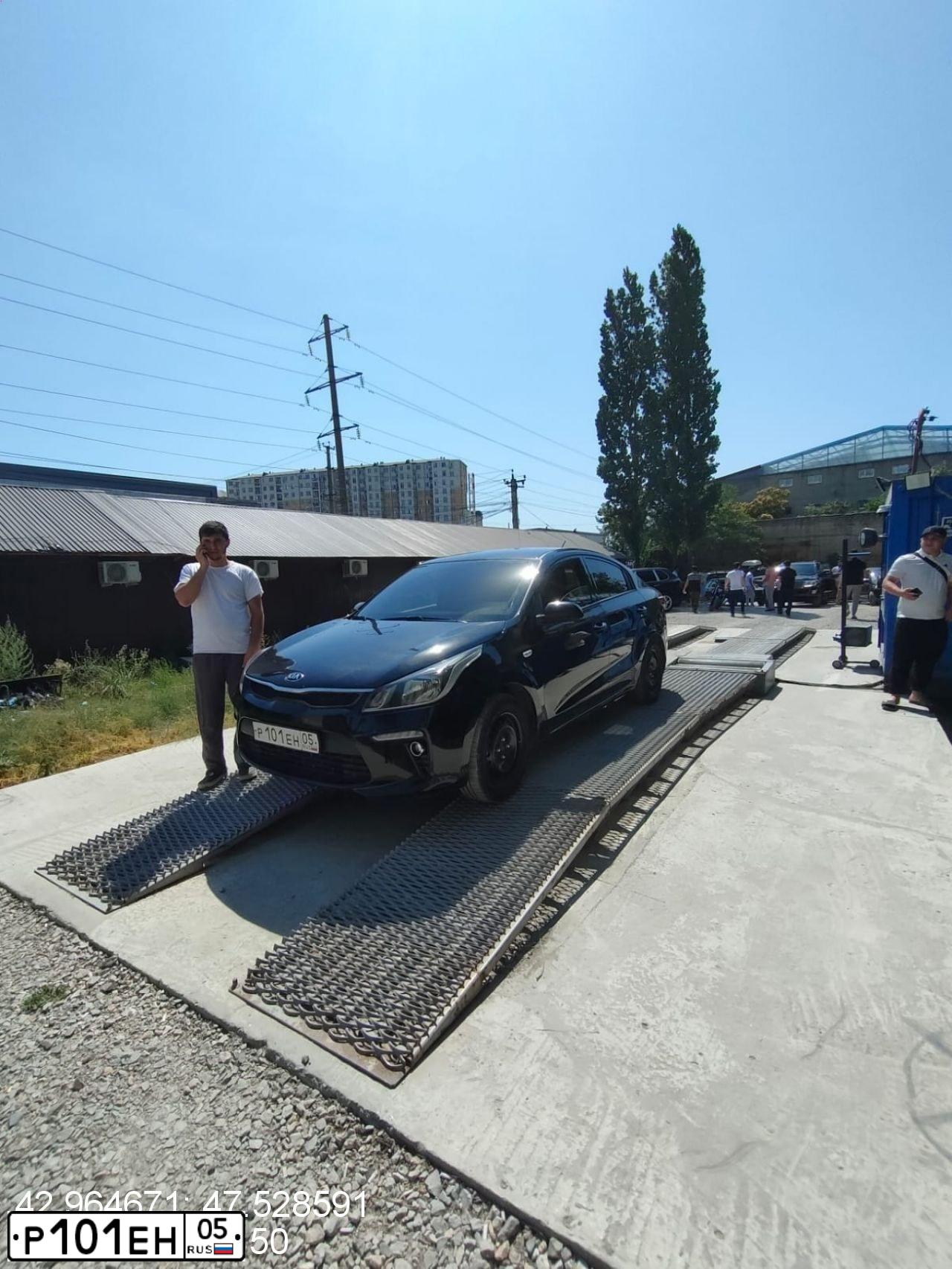 Фото автомобиля KIA RIO, 2019 — госномер Р101ЕН05