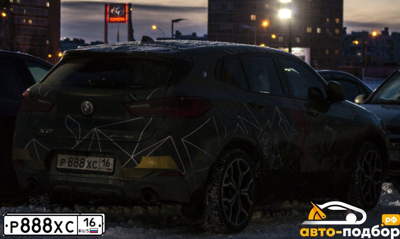 Фото автомобиля BMW X5 XDRIVE30D СV69, 2020 — госномер Р888ХС16. Цвет: СЕРЫЙ