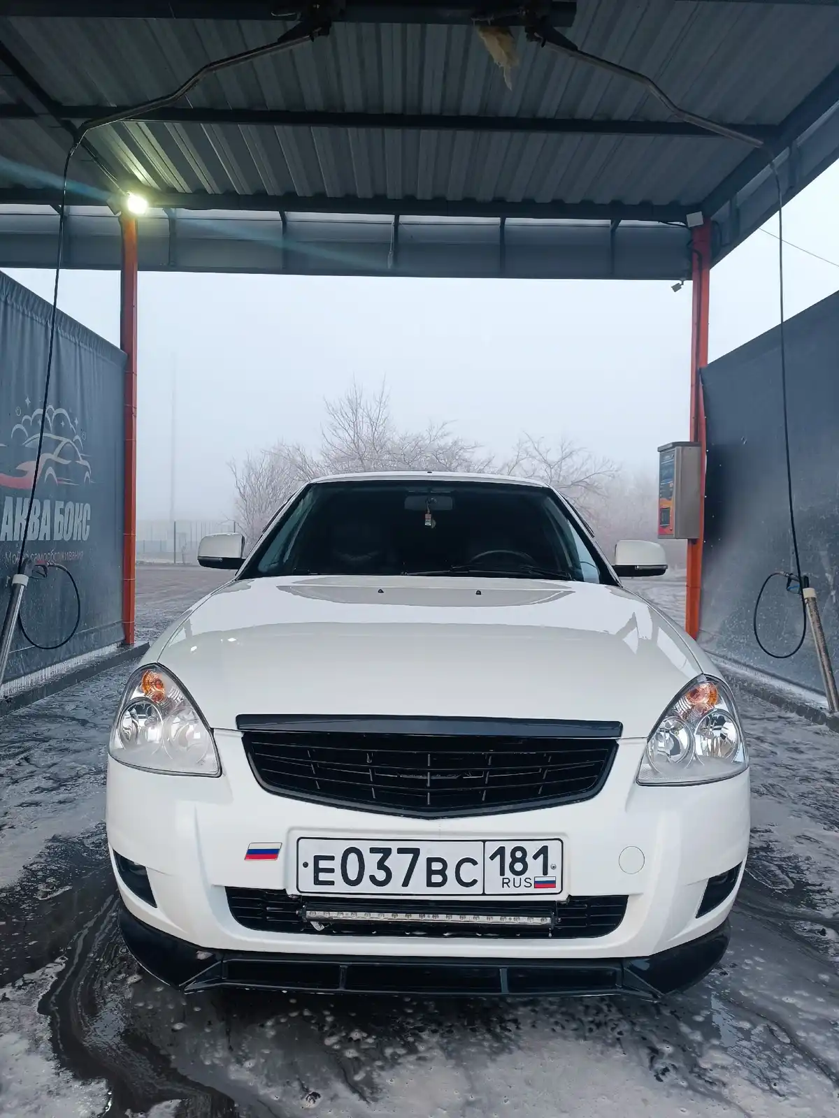 Фото автомобиля LADA 2170 PRIORA, 2010 — госномер Х942ХТ180. Цвет: Белый