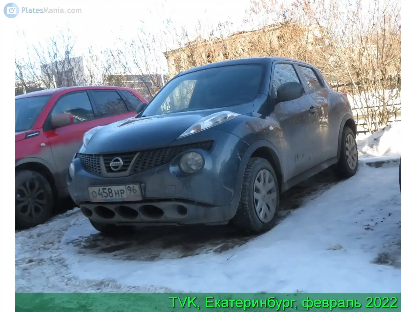 Фото автомобиля NISSAN JUKE, 2012 — госномер О458НР96. Цвет: ТЕМНО-СИНИЙ