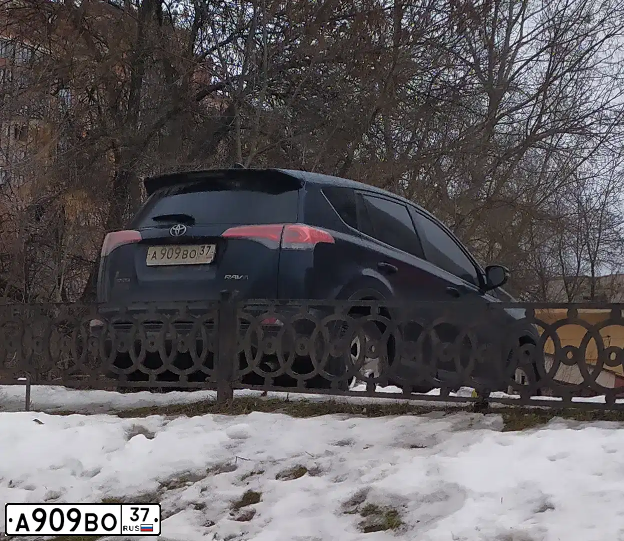 Фото автомобиля TOYOTA RAV4, 2018 — госномер А909ВО37. Цвет: ТЕМНО-СИНИЙ МЕТАЛЛИК