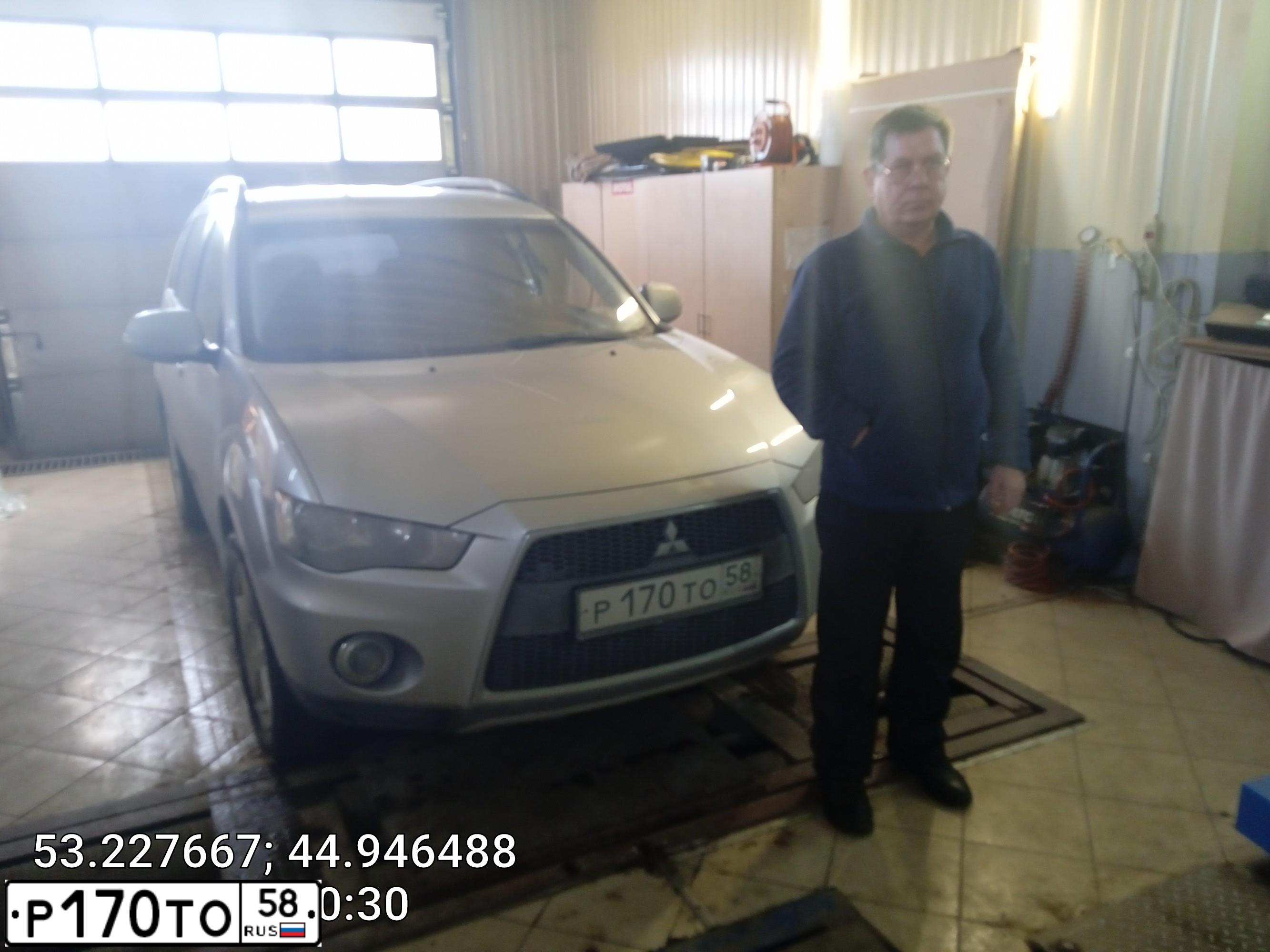 Фото автомобиля MITSUBISHI OUTLANDER, 2011 — госномер О331КР180. Цвет: Серебристый