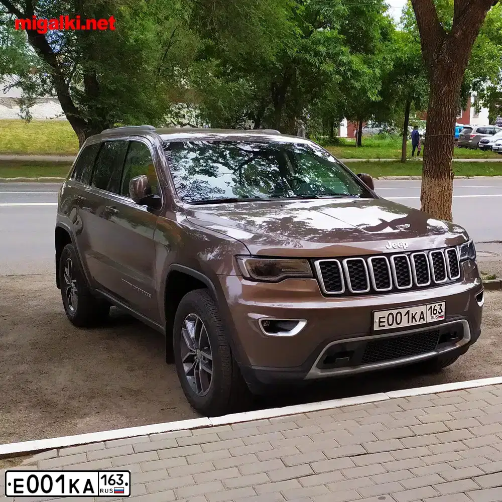 Фото автомобиля TOYOTA LANDCRUISER 200, 2013 — госномер Е001КА163. Цвет: БЕЛЫЙ