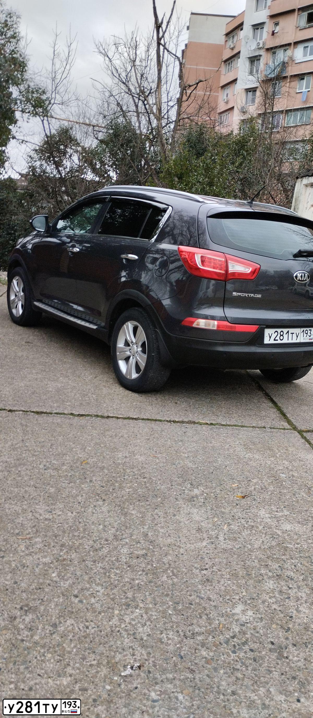 Фото автомобиля KIA SPORTAGE, 2013 — госномер М364ЕВ180. Цвет: СЕРЫЙ