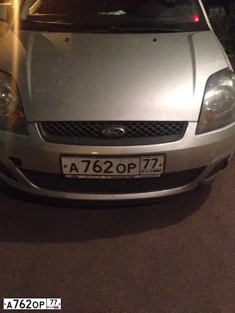 Фото автомобиля FORD FIESTA / ASPIRE, 2008 — госномер Х545ОК750. Цвет: серебристый
