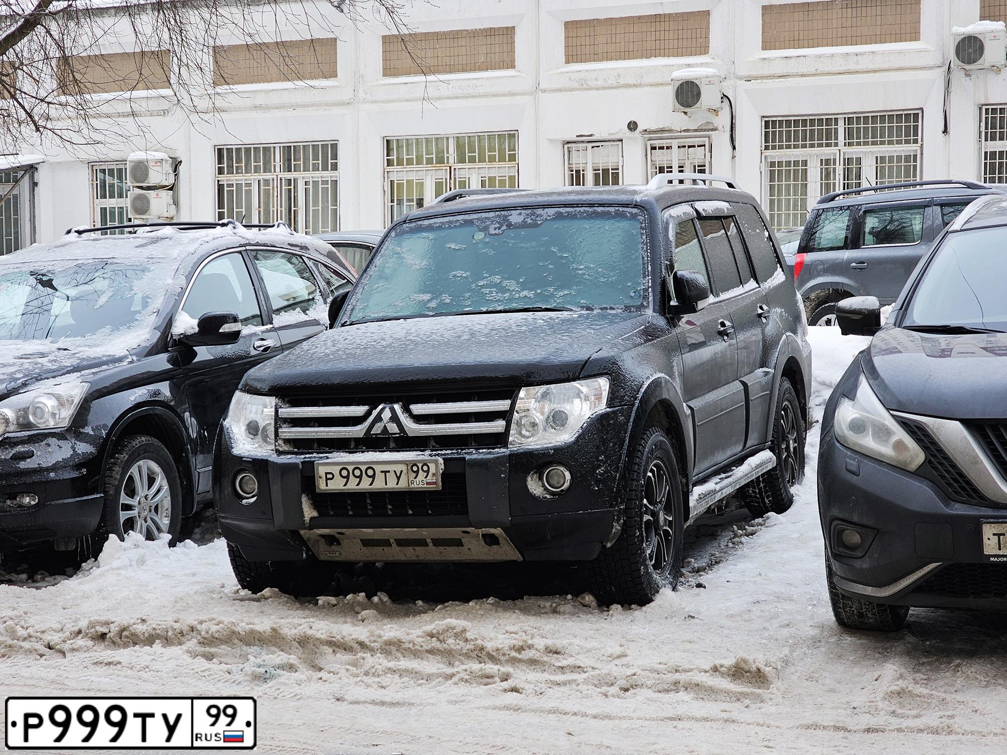 Фото автомобиля MITSUBISHI PAJERO, 2010 — госномер Р999ТУ99. Цвет: ЧЕРНЫЙ