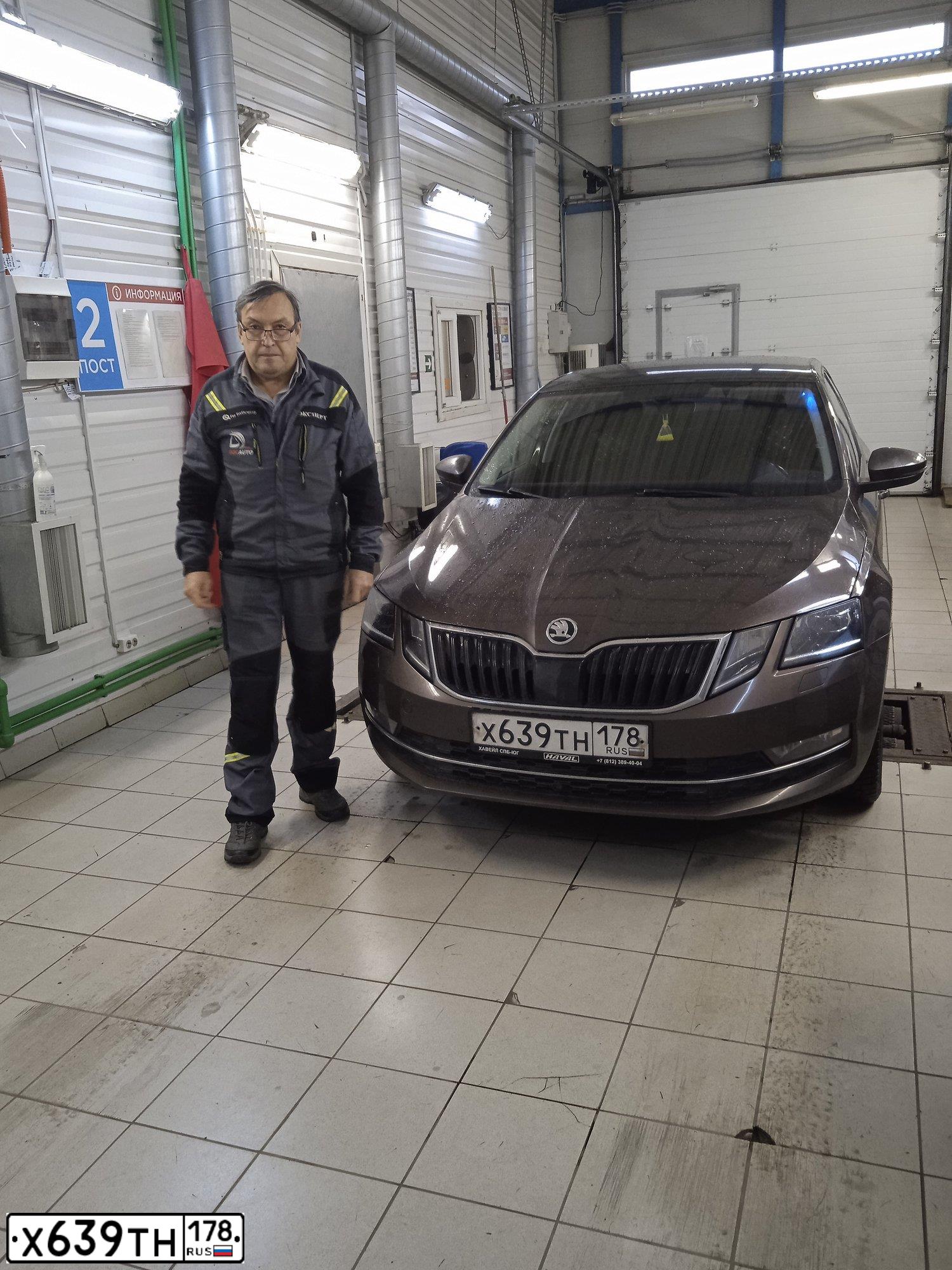 Фото автомобиля SKODA OCTAVIA, 2017 — госномер С734РС198. Цвет: Коричневый