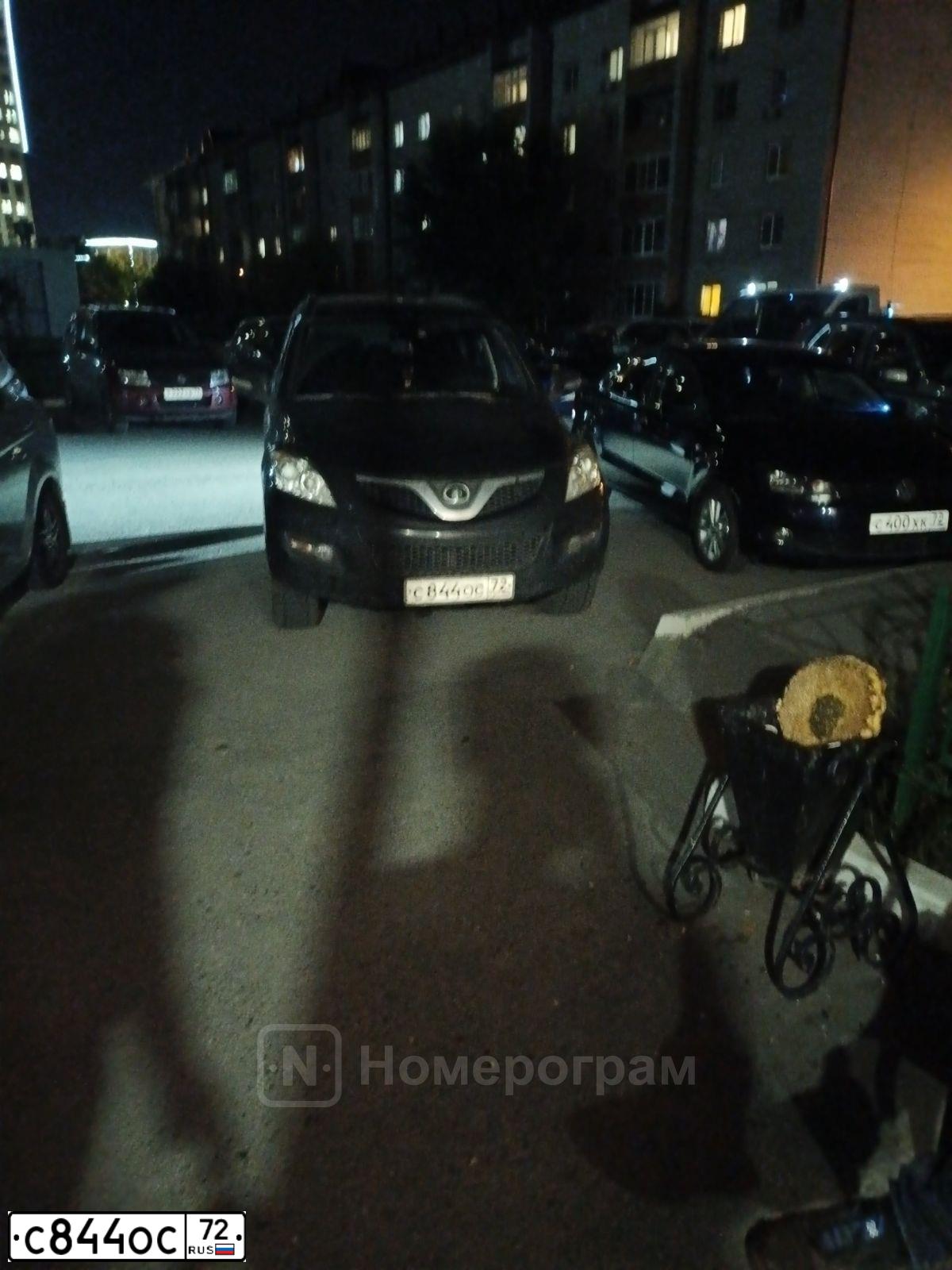 Фото автомобиля GREAT WALL H5, 2013 — госномер С844ОС72. Цвет: ЧЕРНЫЙ