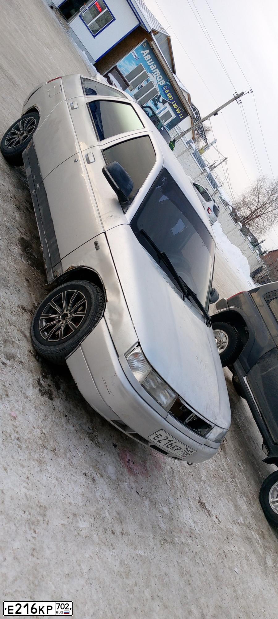 Фото автомобиля LADA 2112, 2006 — госномер Е216КР702. Цвет: Светло-Серебристый металлик