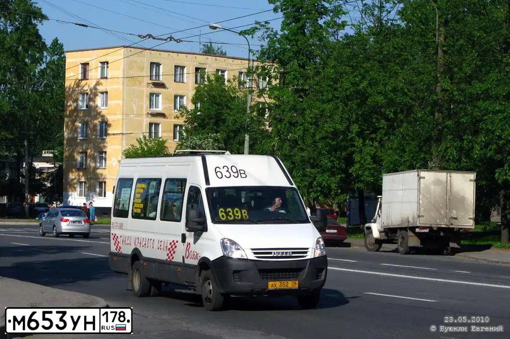 Фото автомобиля IVECO DAILY, 2007 — госномер М653УН178. Цвет: БЕЛЫЙ