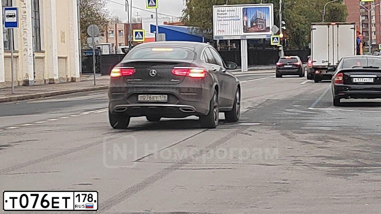 Фото автомобиля MERCEDES GLK-KLASSE, 2014 — госномер Т076ЕТ178. Цвет: ЧЕРНЫЙ