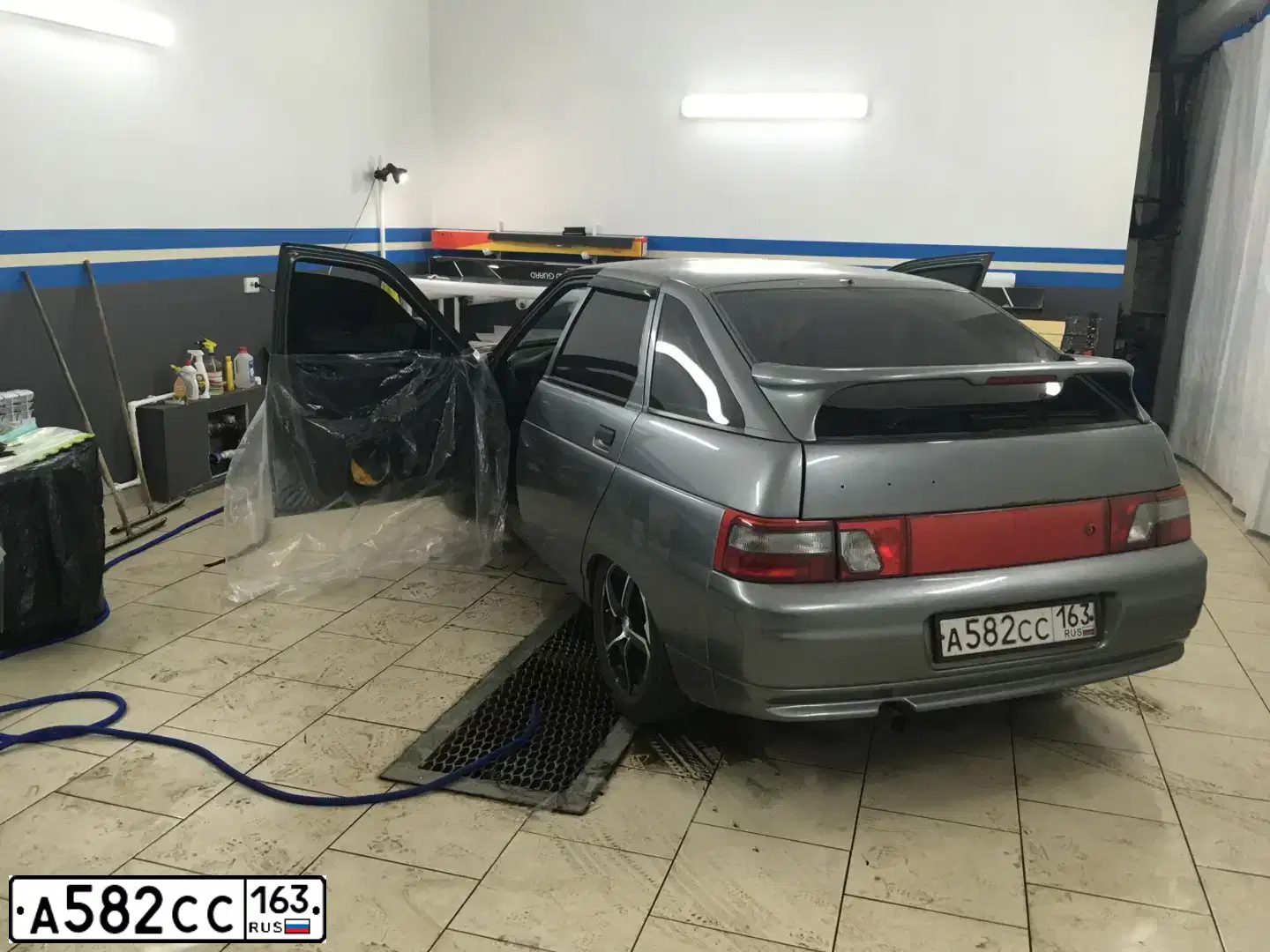Фото автомобиля LADA 2112 LADA, 2007 — госномер В300ТУ763. Цвет: средний серо-зеленый металлик