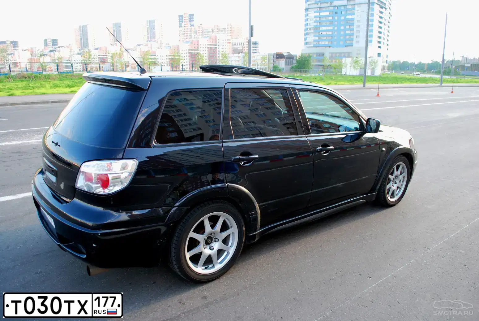 Фото автомобиля MITSUBISHI OUTLANDER, 2006 — госномер А740ЕР164. Цвет: ЧЕРНЫЙ