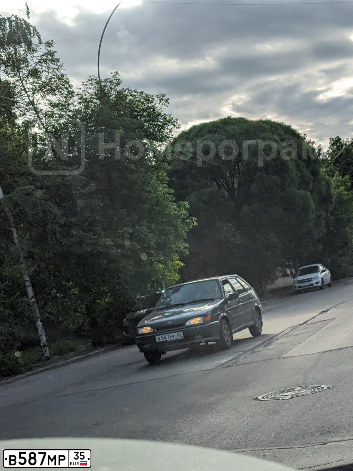 Фото автомобиля LADA 2114, 2011 — госномер М506НН35. Цвет: Серо-сине-зеленый