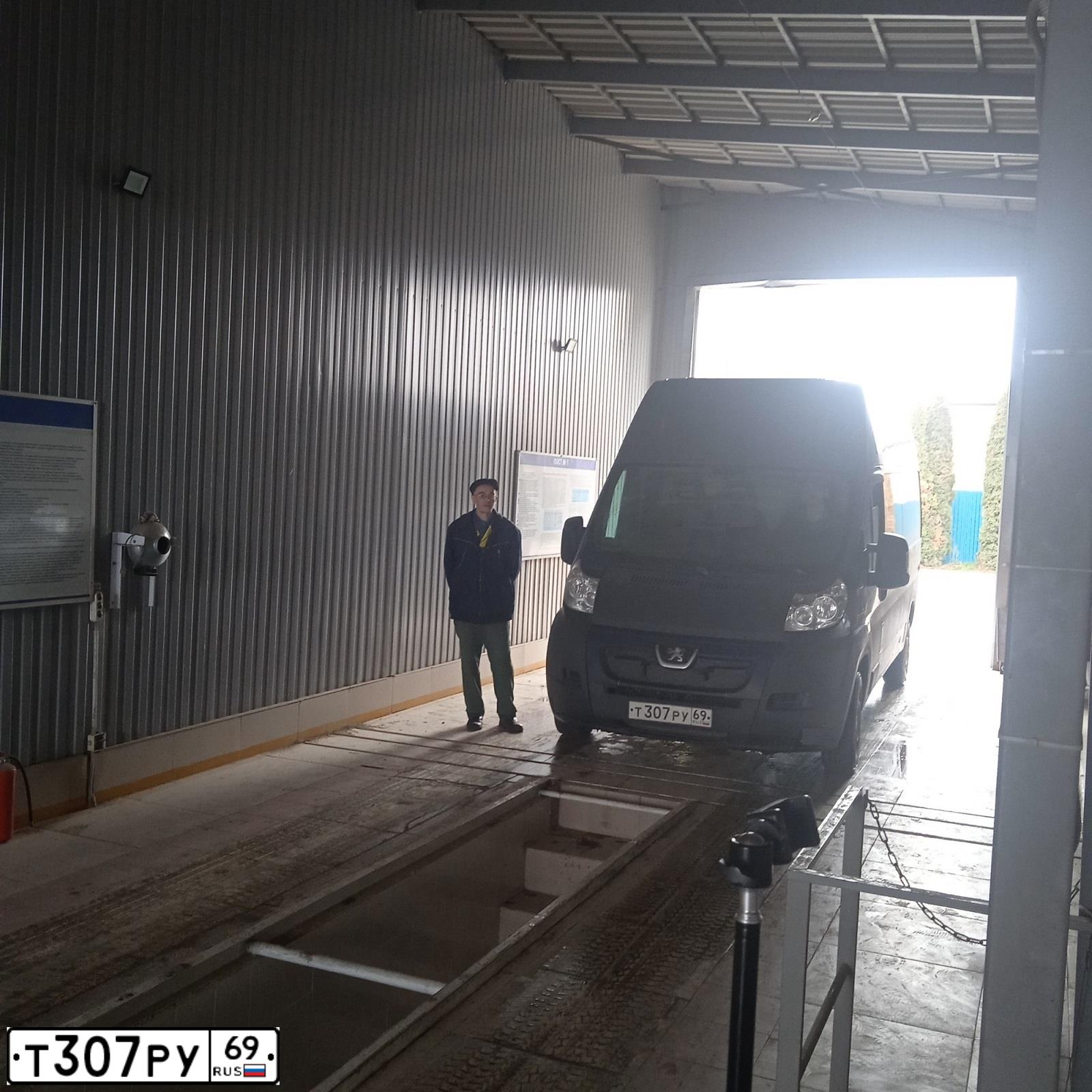 Фото автомобиля PEUGEOT BOXER, 2008 — госномер Т307РУ69. Цвет: ТЕМНО-СИНИЙ