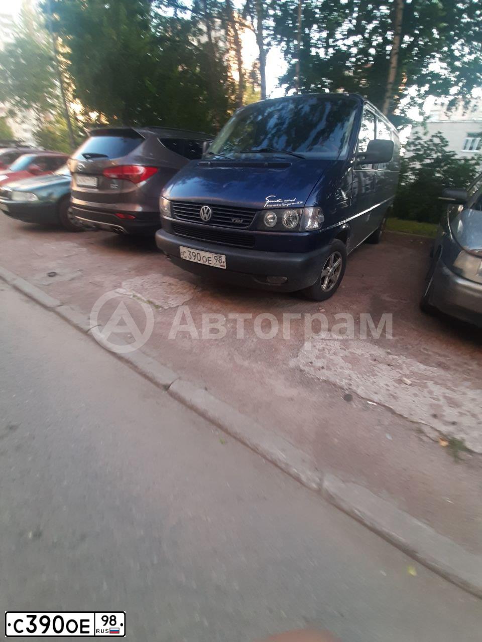 Фото автомобиля VOLKSWAGEN TRANSPORTER, 2001 — госномер С390ОЕ98. Цвет: СИНИЙ