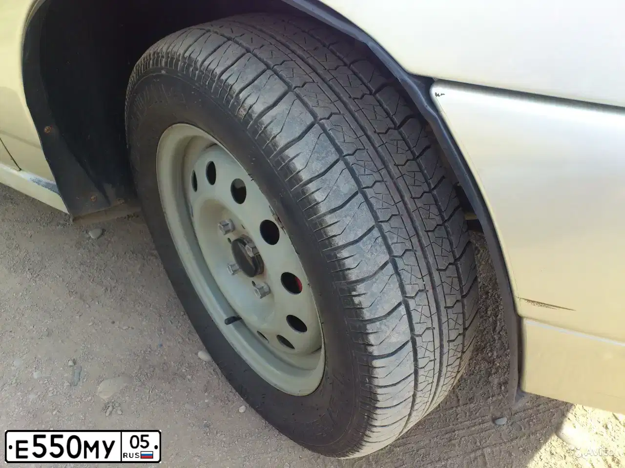 Фото автомобиля LADA 2112, 2005 — госномер Е550МУ05. Цвет: СЕРЕБРИСТО-БЕЖЕВЫЙ