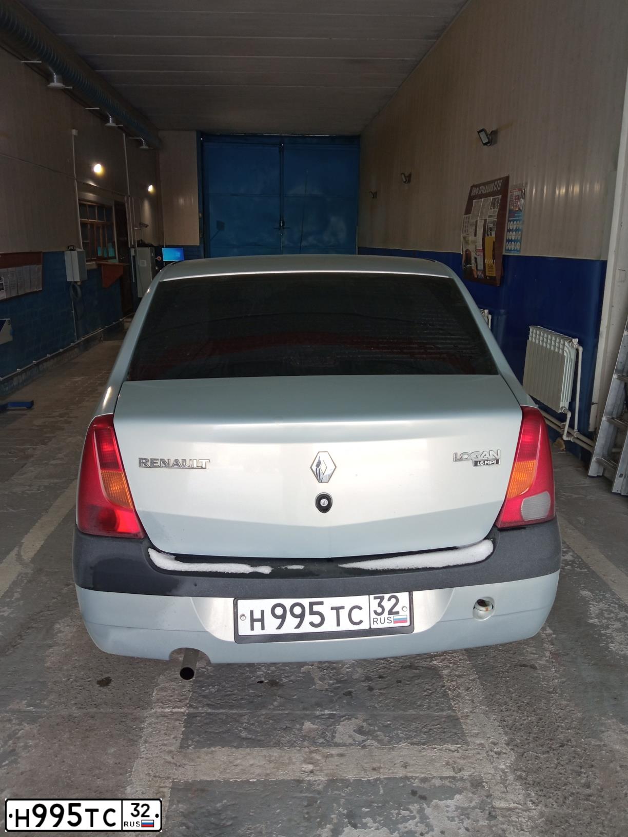 Фото автомобиля RENAULT LOGAN, 2007 — госномер Н995ТС32. Цвет: СЕРЫЙ