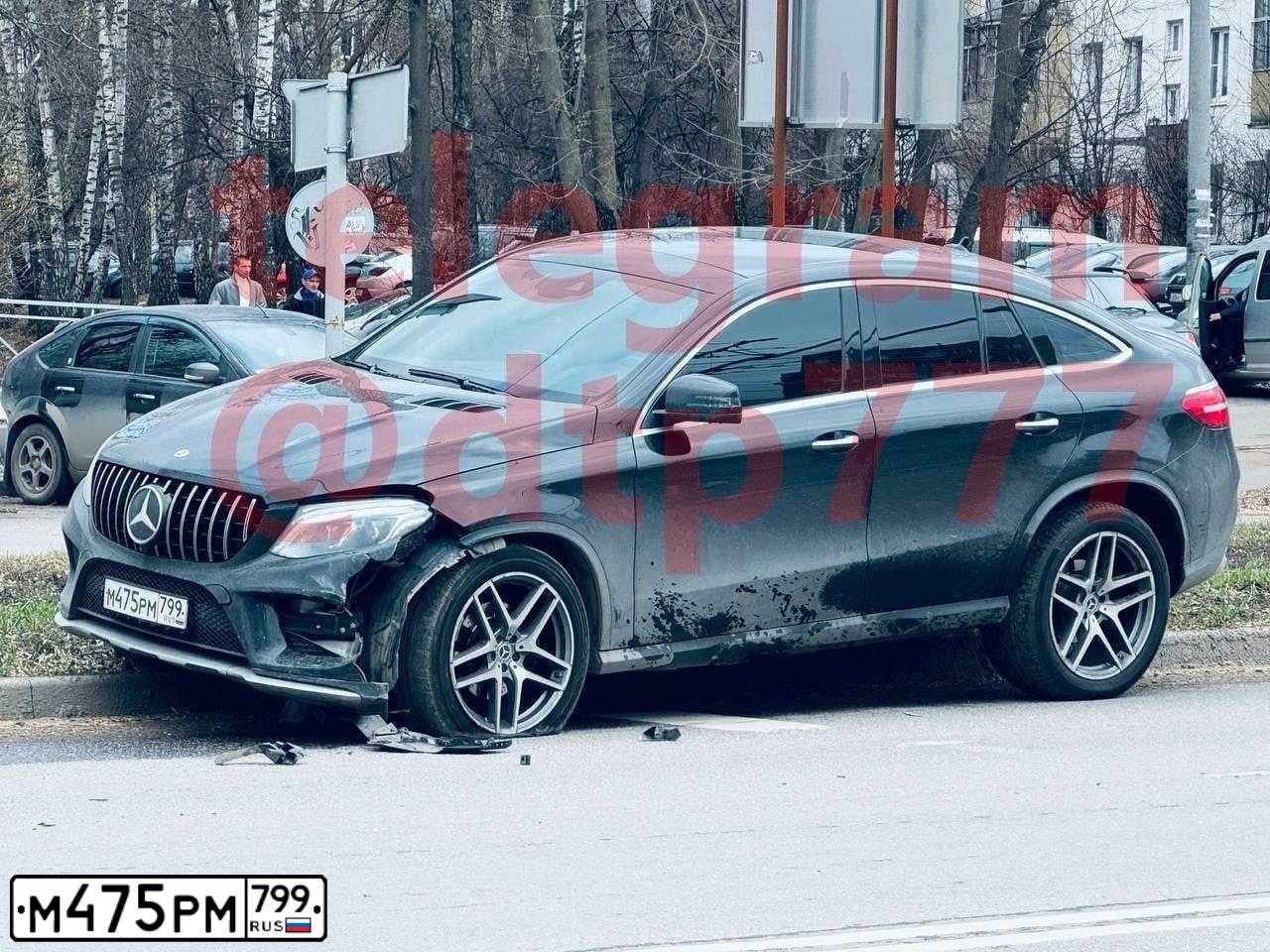 Фото автомобиля MERCEDES GLE-KLASSE, 2019 — госномер М475РМ799. Цвет: ЧЕРНЫЙ