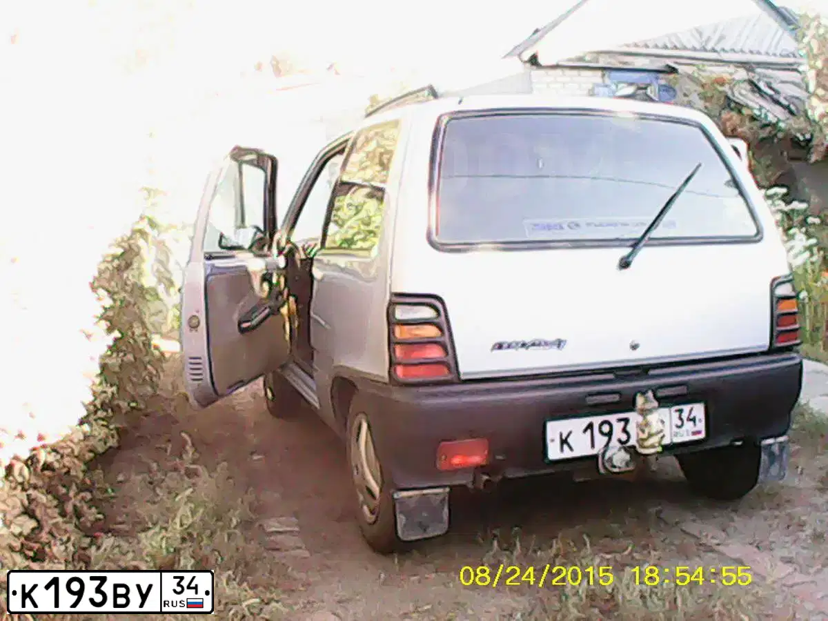 Фото автомобиля CHERY AMULET FLAGCLOUD, 2006 — госномер Р647НВ34. Цвет: СЕРЕБРИСТЫЙ