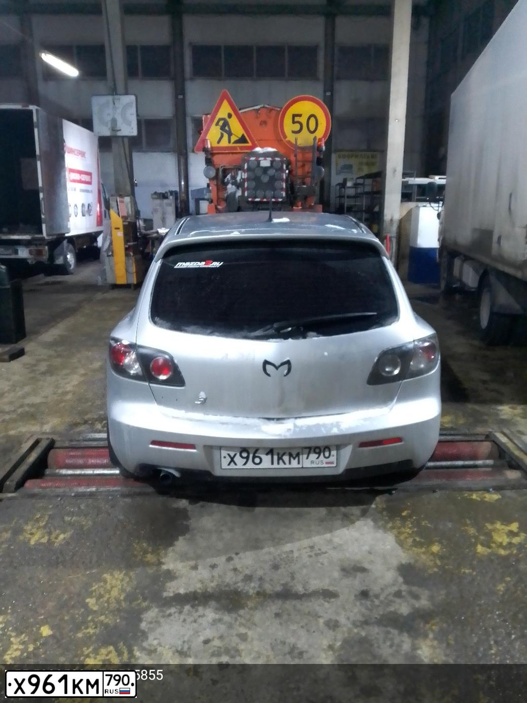 Фото автомобиля MAZDA 3, 2007 — госномер С613УК77. Цвет: СЕРЕБРИСТЫЙ