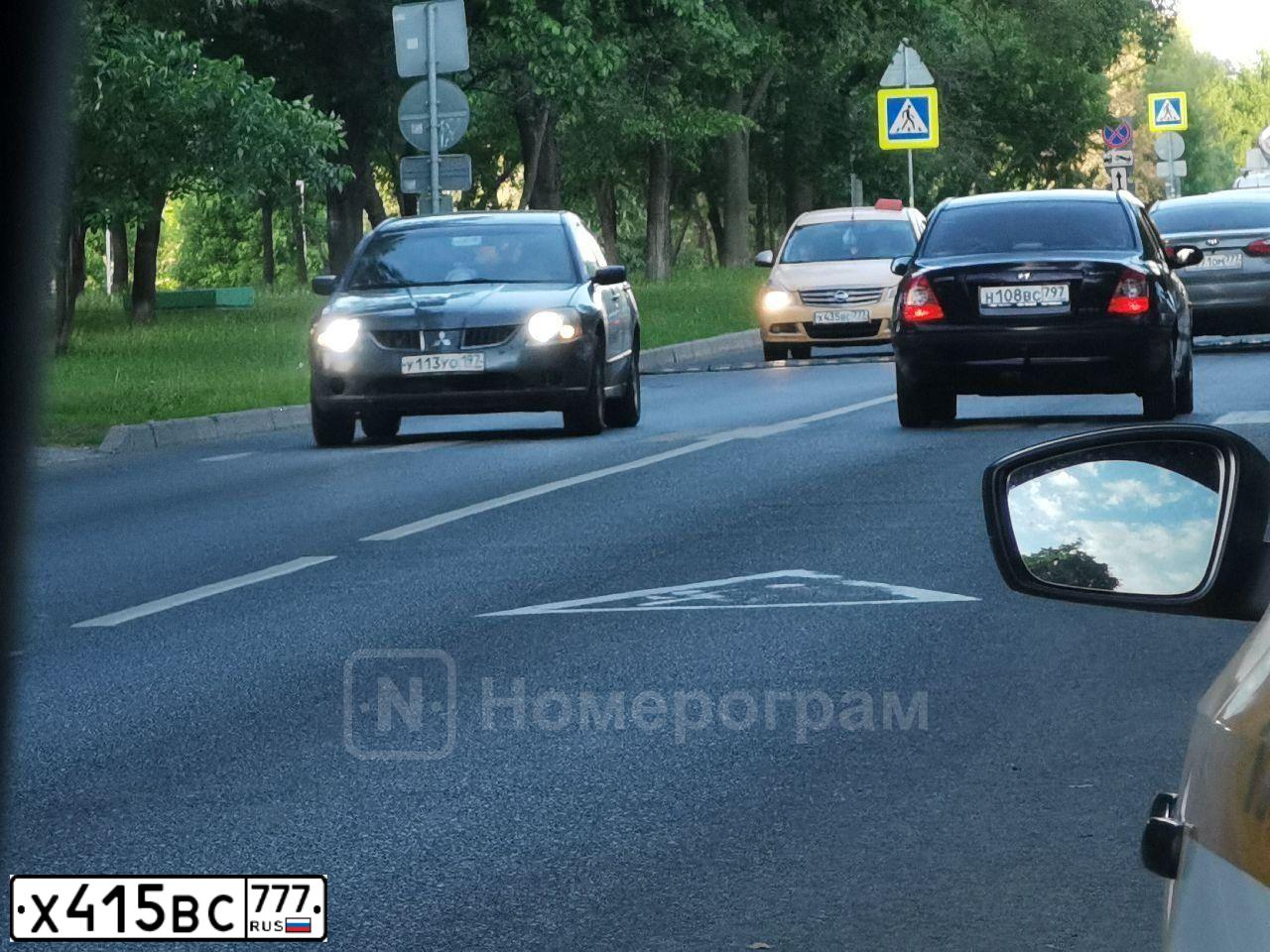 Фото автомобиля TOYOTA LANDCRUISER, 2008 — госномер О001ВТ102. Цвет: ТЕМНО-ЗЕЛЕНЫЙ