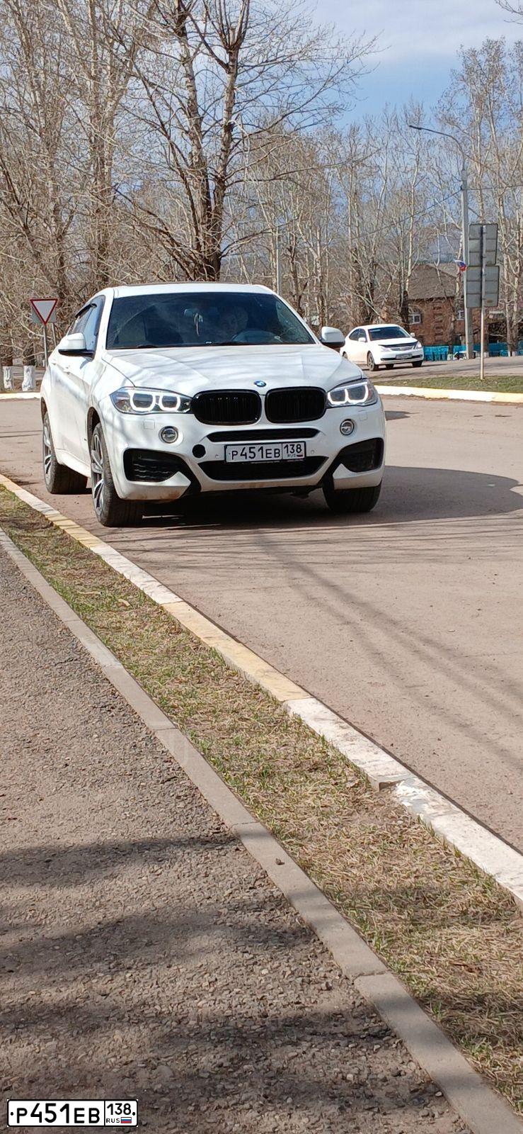Фото автомобиля BMW X6, 2015 — госномер Х777ОВ38. Цвет: Белый
